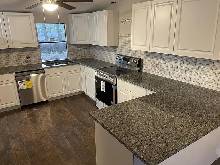 3524 Sunkissed Rd — Photo 2