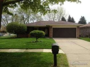 39390 Sturbridge Dr, Sterling Heights, MI 48310