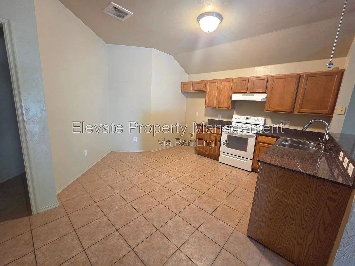 3 bed, 2.0 bath, 1296 sqft, $1,395 — Photo 4