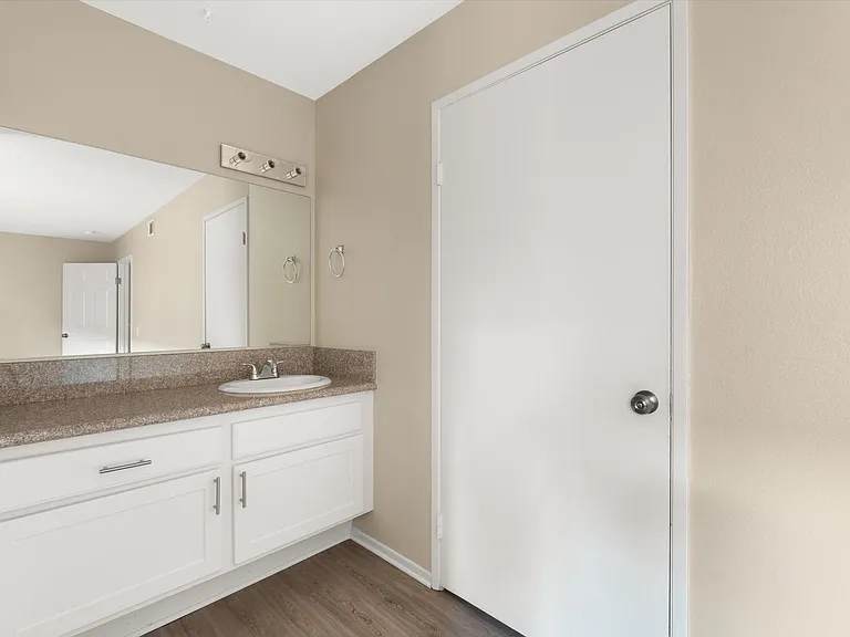 Ironwood Apartments — Photo 25