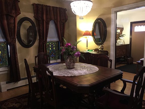 LOVELY DINING ROOM!
