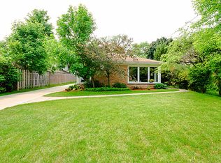 3811 Golf Rd, Evanston, IL 60203