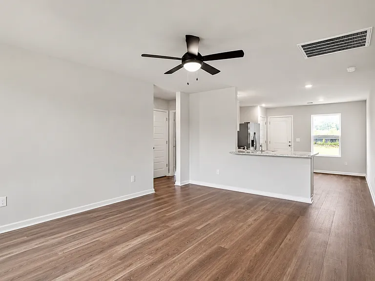 817 Ashford Dr — Photo 4