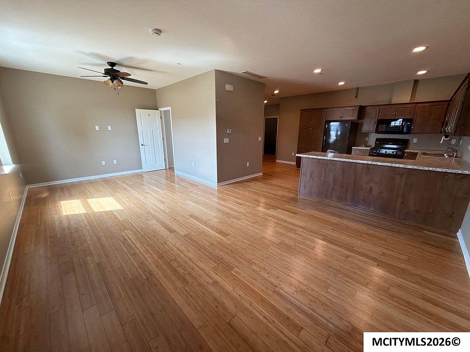 1st image of 410 4th St SW