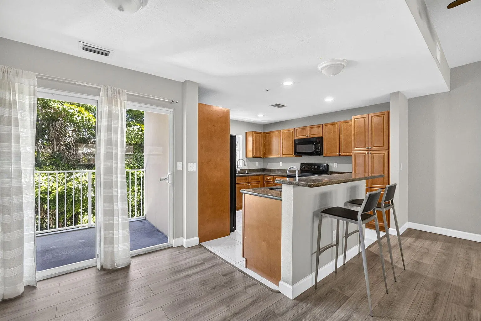 4 bed, 1864 sqft, $3,500 — Photo 4