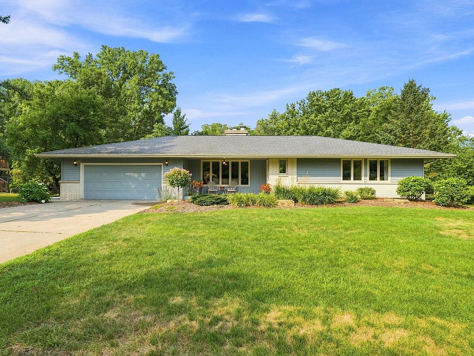 1st image of 813 Everett Dr