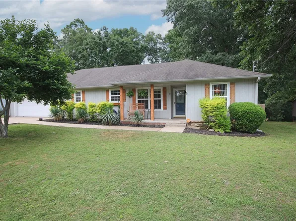 11 Primrose Ln, Bella Vista, AR 72714