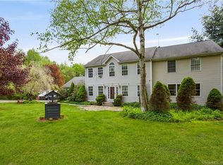 37 Hidden Hill Rd, New Hartford, CT 06057