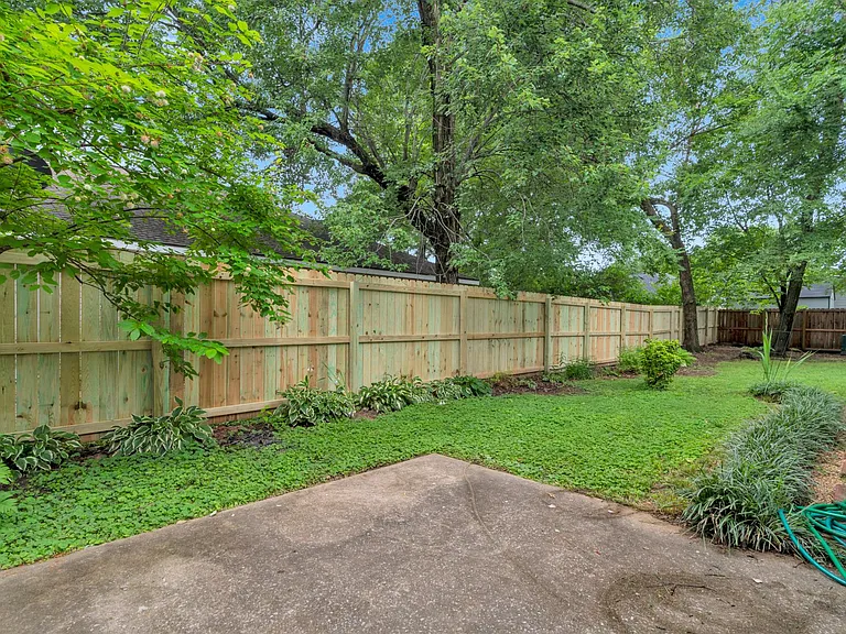 1511 N Greenleaf Dr — Photo 19
