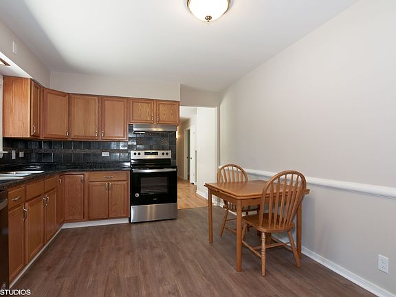 3rd image of 114 Oak St
