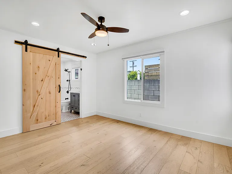 6647 W 82nd St — Photo 26