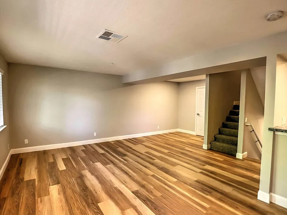 1175 Glenda Way