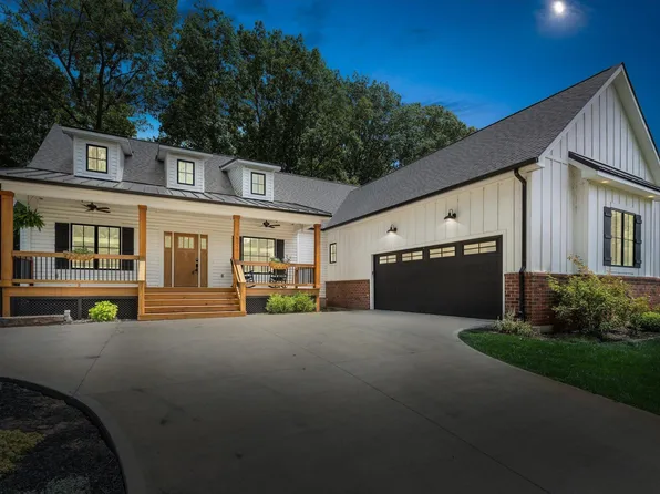 56070 Dana Dr, Bristol, IN 46507