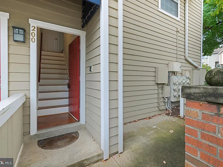 5716 Chapman Mill Dr #200 — Photo 3