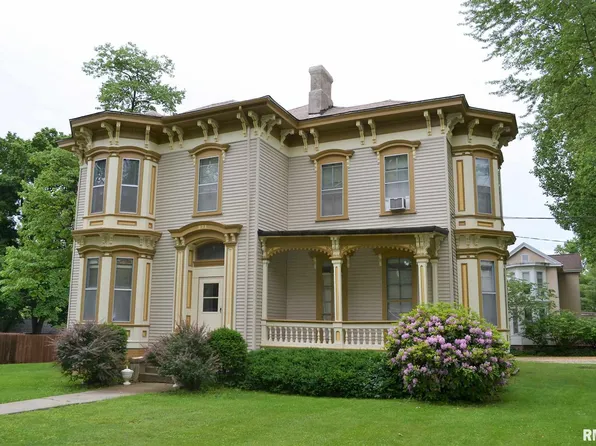 871 W College Ave, Jacksonville, IL 62650