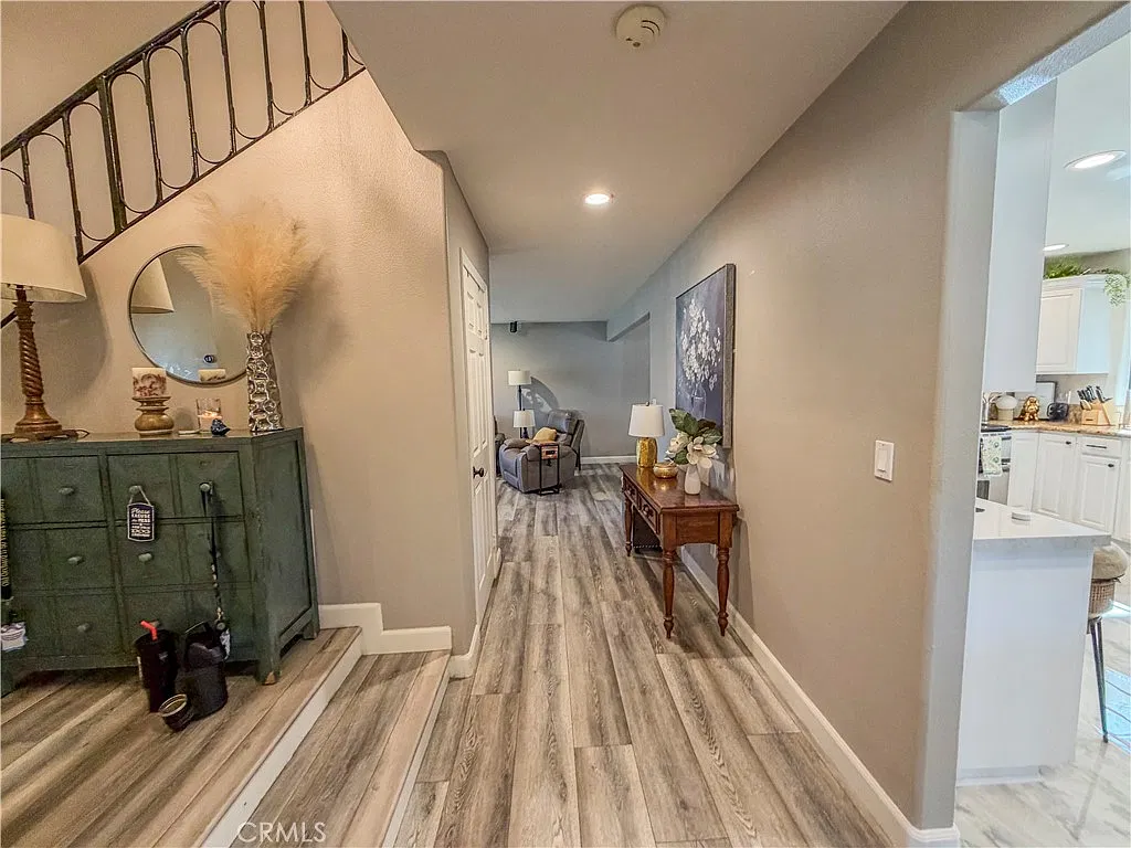 5 bed, 2336 sqft, $5,200 — Photo 4