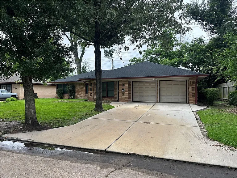 3815 Gardendale Dr — Photo 3
