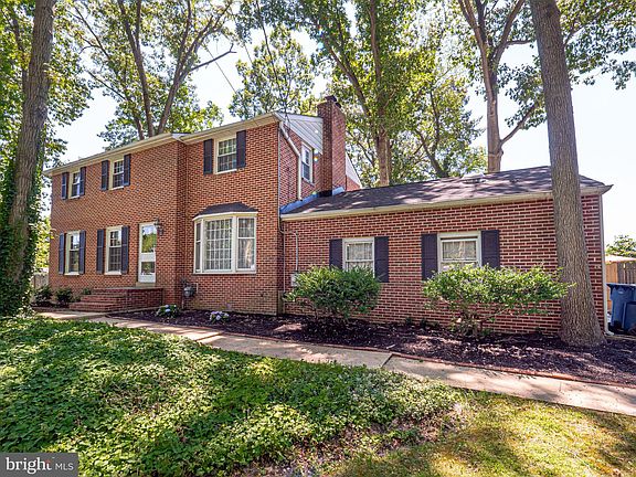 2nd image of 128 Kingston Dr