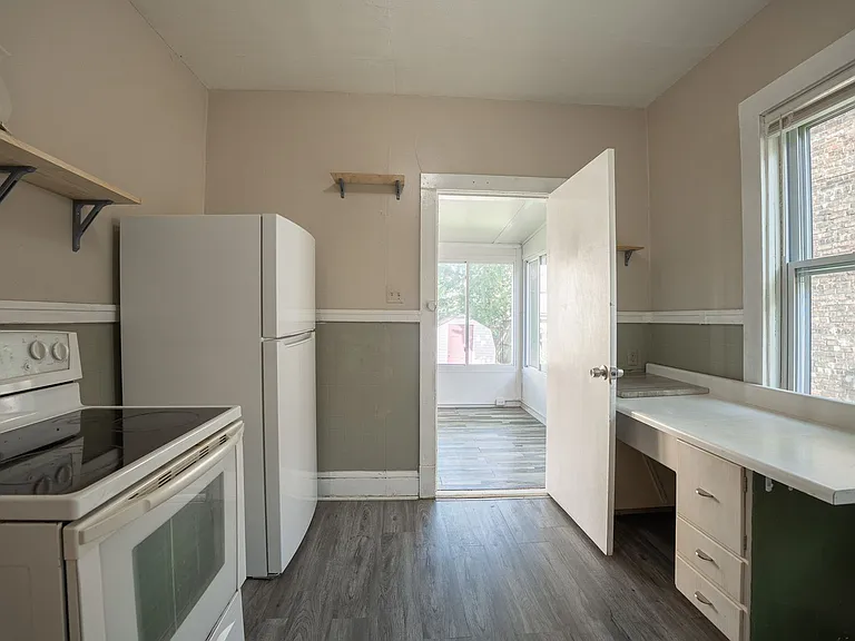 2348 S Kinnickinnic Ave — Photo 10