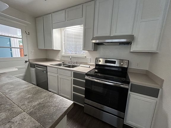 4th image of 2609 Stanford Rd