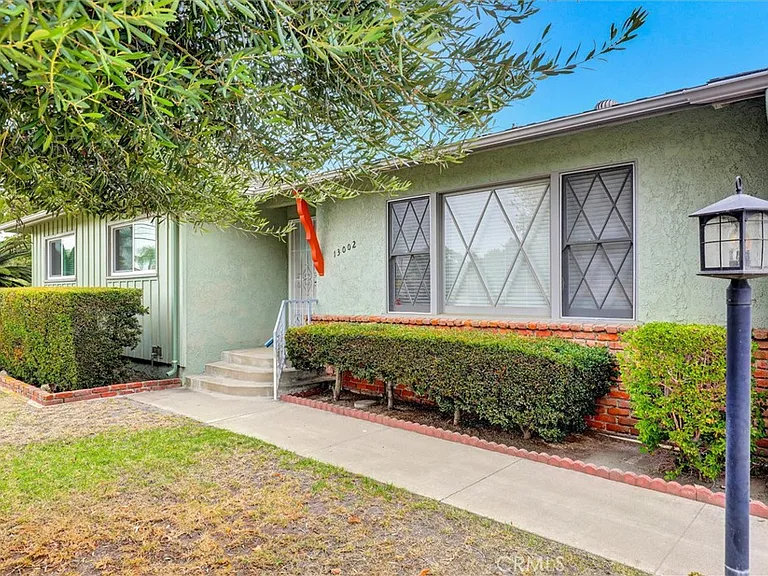 13002 Olympia Way — Photo 4