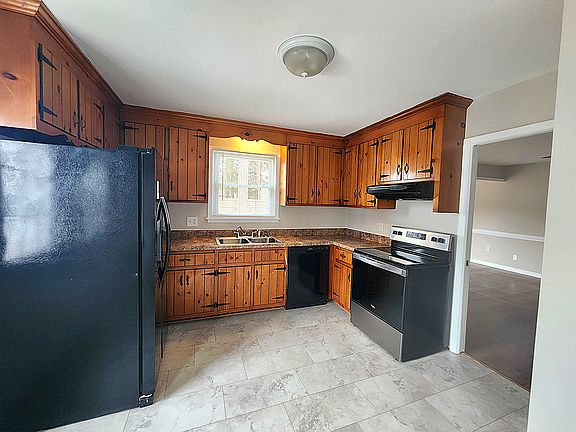 Eat-in Kitchen