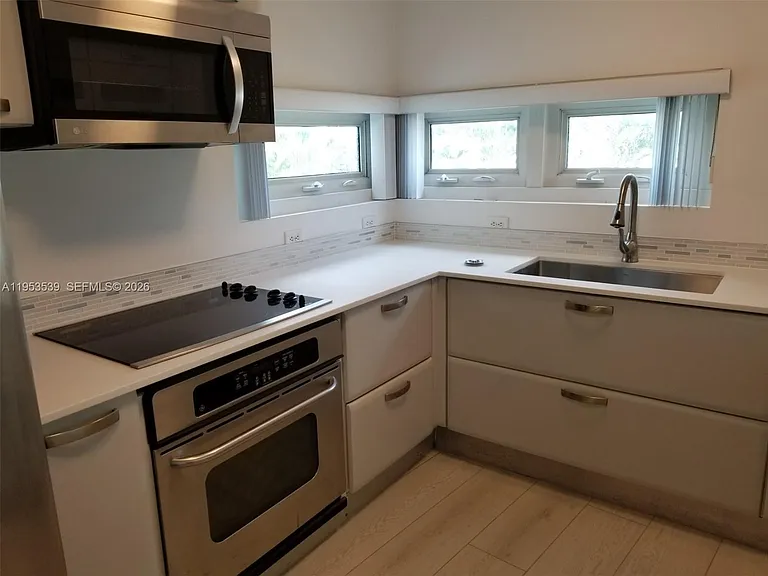 6580 Indian Creek Dr #201 — Photo 31