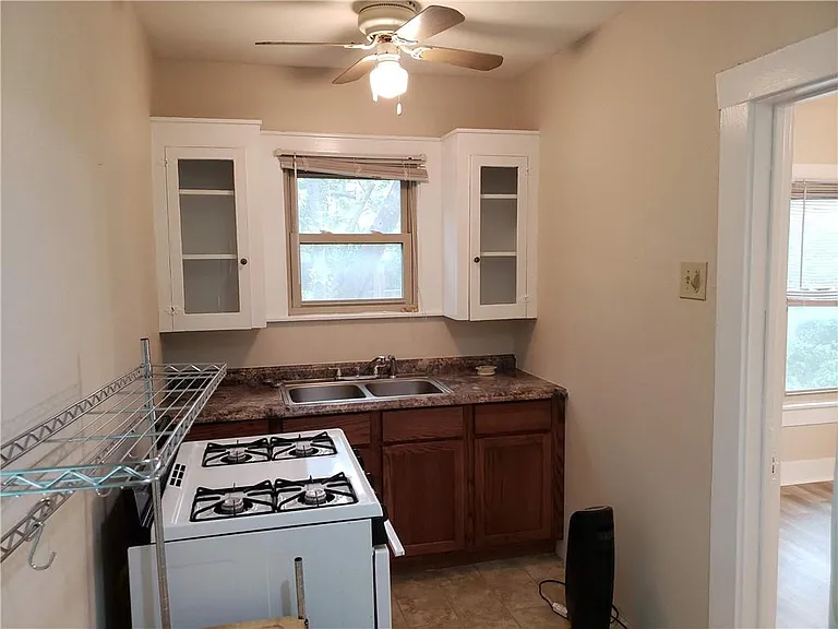 405 E 38th St #2 — Photo 6