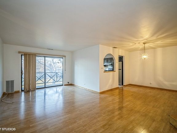 2nd image of 1022 Harbour Dr APT 2B