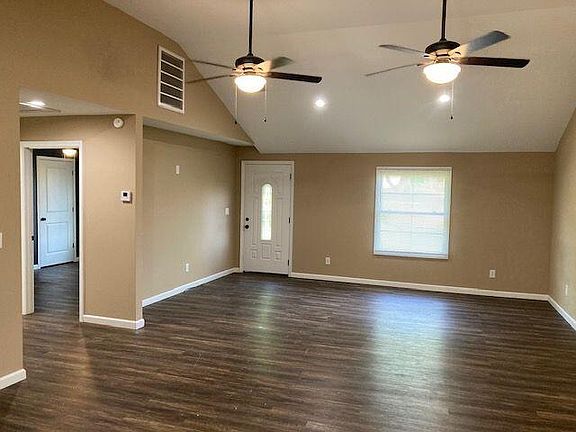 2nd image of 225 Cherokee Dr NE