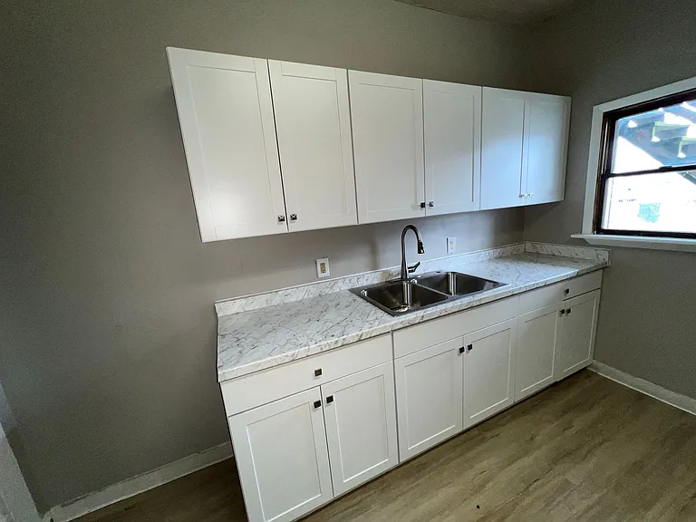 338-340 N Garfield Ave #1 — Photo 4