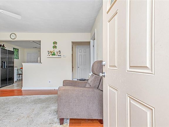 2nd image of 29 Scotland Rd