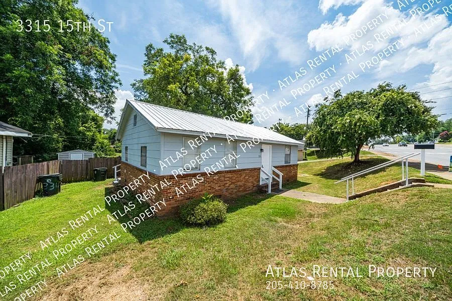 Beautiful 3-Bedroom Home with Granite Countertops! — Photo 2