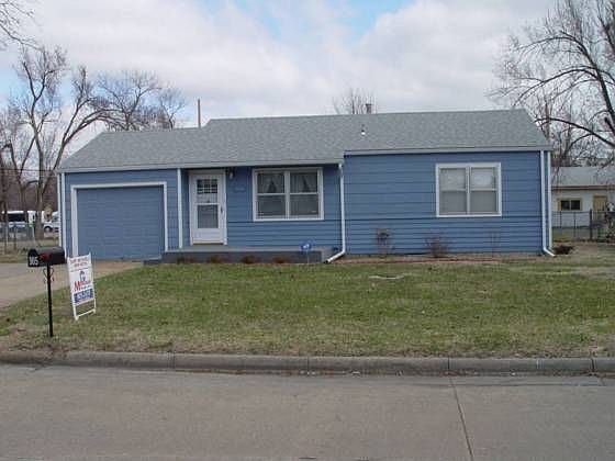 1st image of 905 Plaza Dr