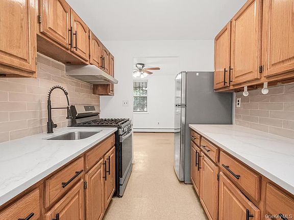 5th image of 1060 Fox Street