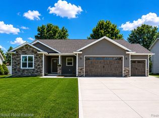 12095 Country Run Dr, Birch Run, MI 48415