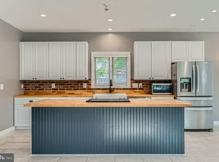 302 Haskell Dr, Arnold, MD 21012