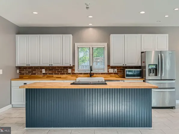 302 Haskell Dr, Arnold, MD 21012