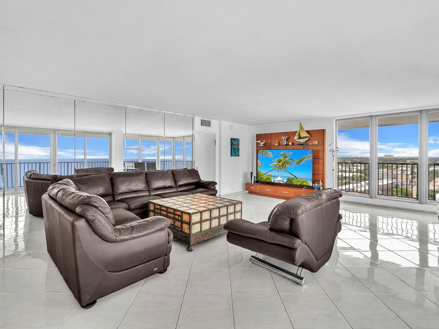 3 bed, 2.5 bath, 2600 sqft, $6,800 — Photo 3