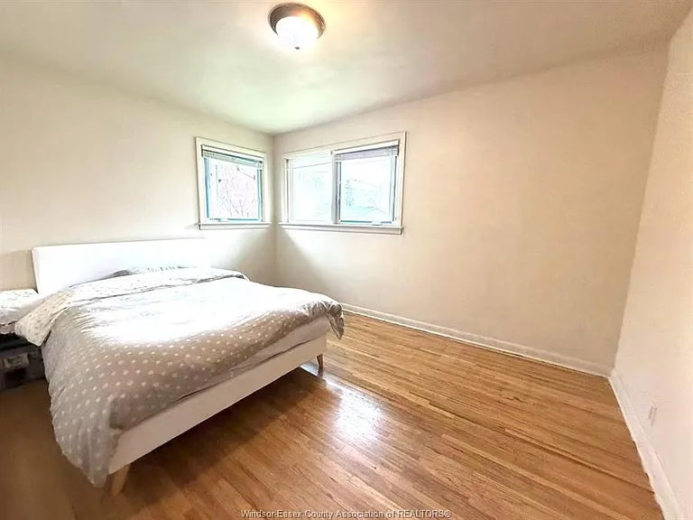 3863 Longfellow Ave — Photo 3