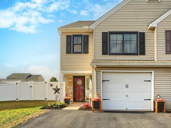 365 Fisher Dr, York, PA 17404