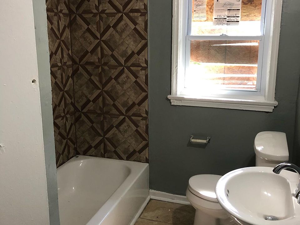 2nd image of 1164 Morehead St