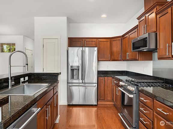 5th image of 1221 52nd Street NE #1505
