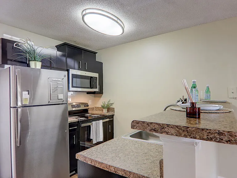 The Grove Apartments — Photo 20