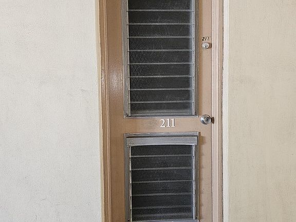 4th image of 16750 NE 14th Avenue #211