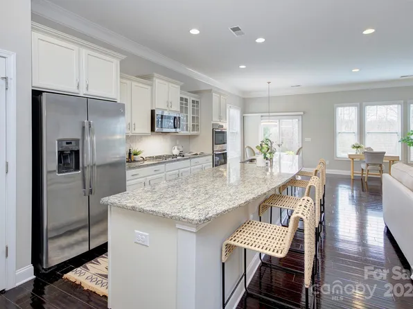 9027 Inverness Bay Rd, Charlotte, NC 28278