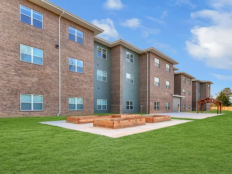 Hickory Trails Apartments — Photo 8