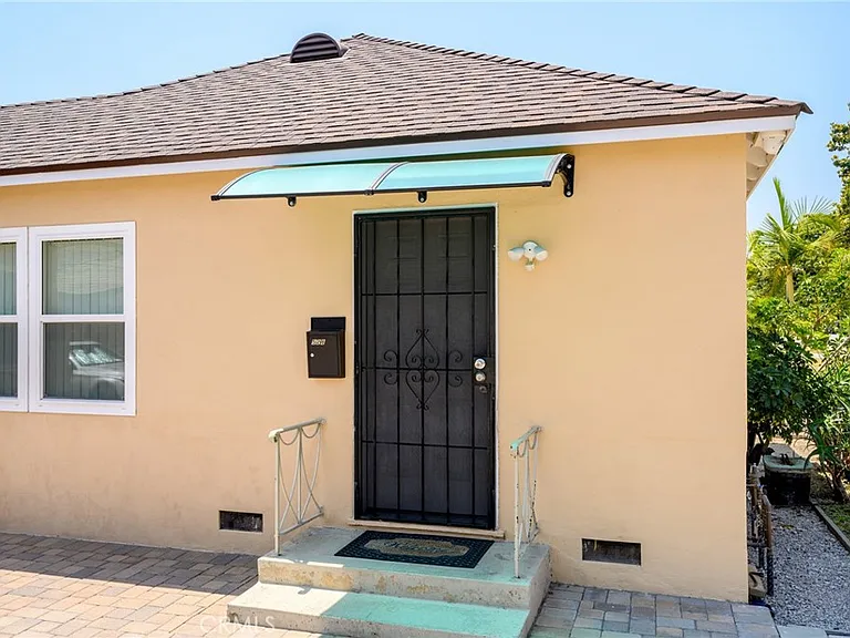 528 Ivy St — Photo 2