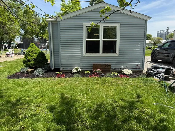 207 N Montgomery St, Montrose, IL 62445