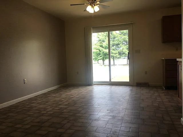 3 bed, 1.5 bath, 1276 sqft, $1,675 — Photo 3